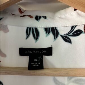 Ann Taylor White and Black Leaf Print Blouse XL